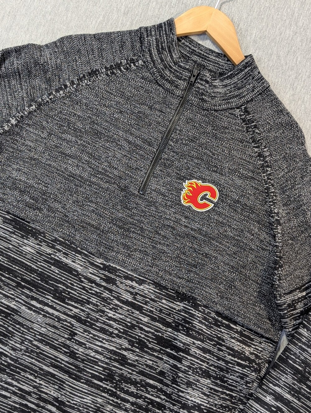 Calgary Flames Levelwear Sweatshirt Men's Large Heathered Black Grey 1/4 Zip